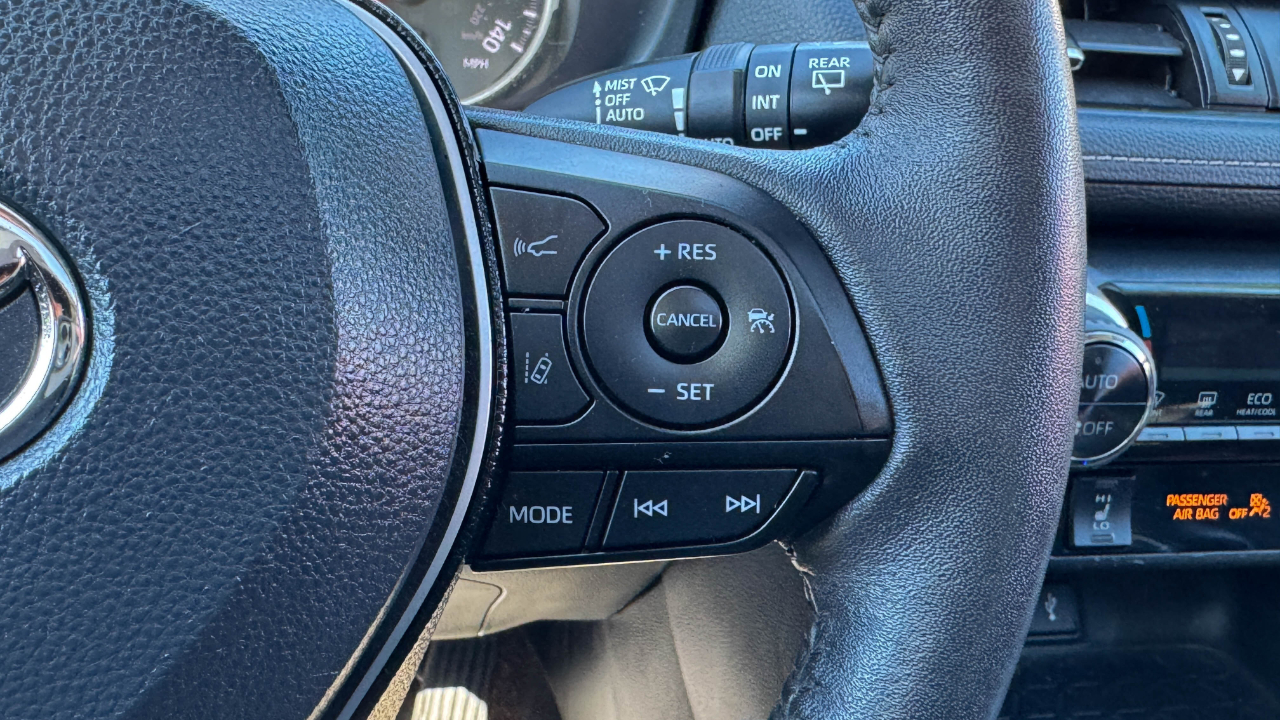 Toyota RAV4 XLE Premium AWD (Natl) 2021