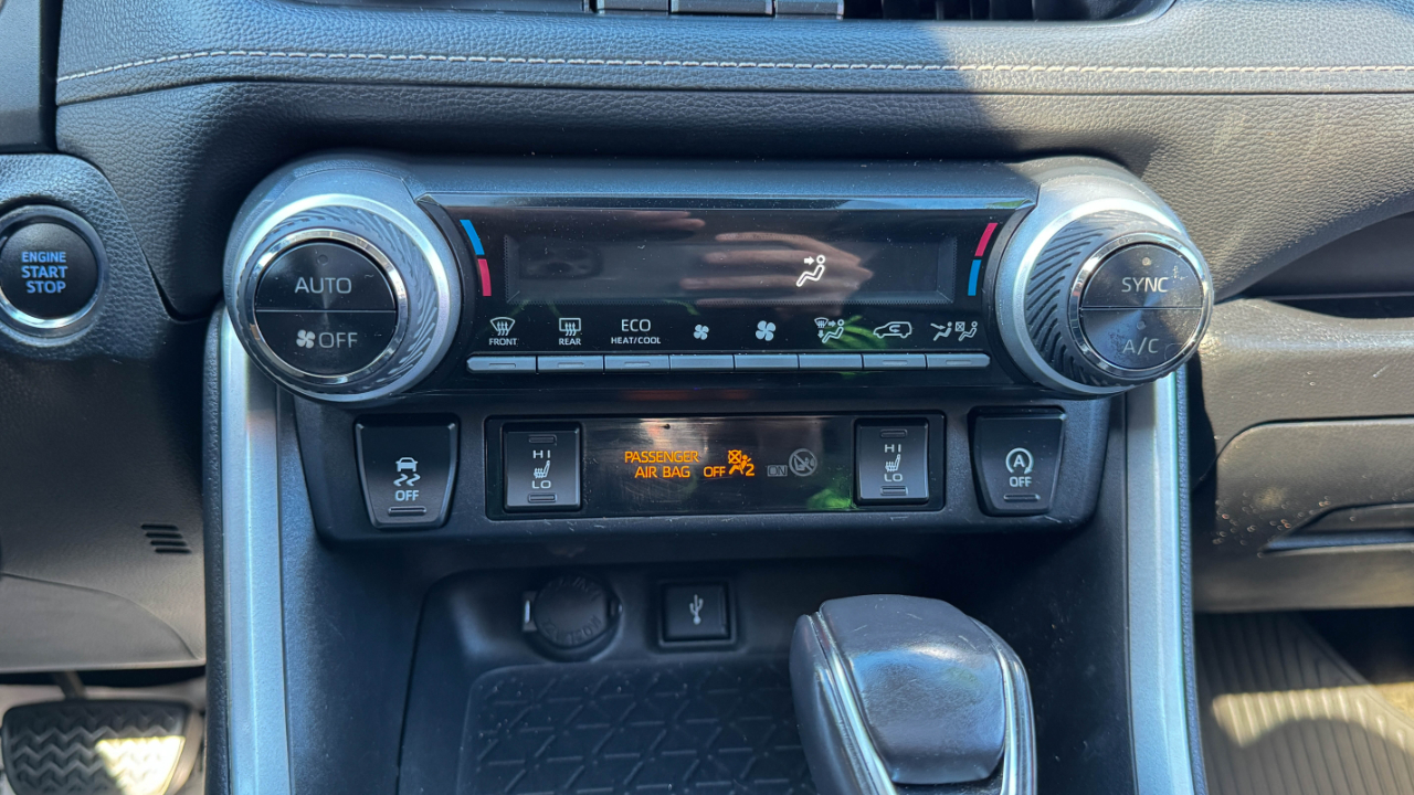 Toyota RAV4 XLE Premium AWD (Natl) 2021