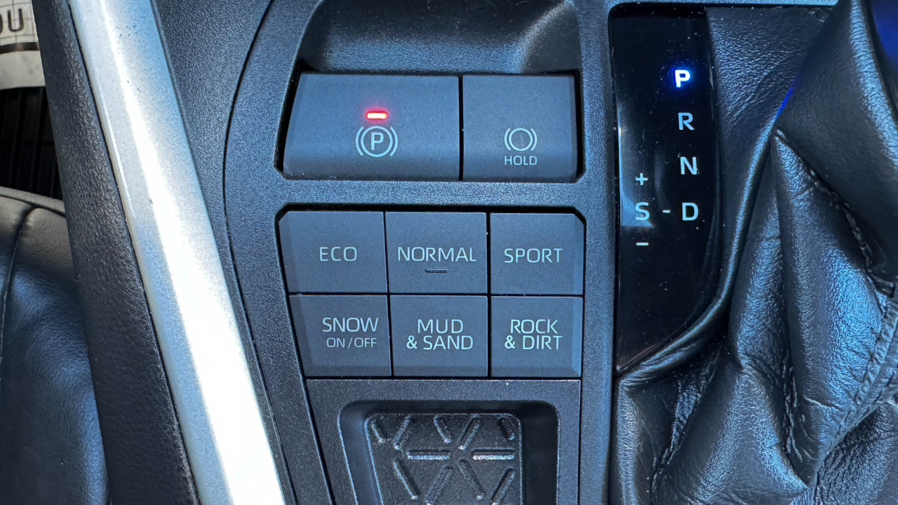 Toyota RAV4 XLE Premium AWD (Natl) 2021