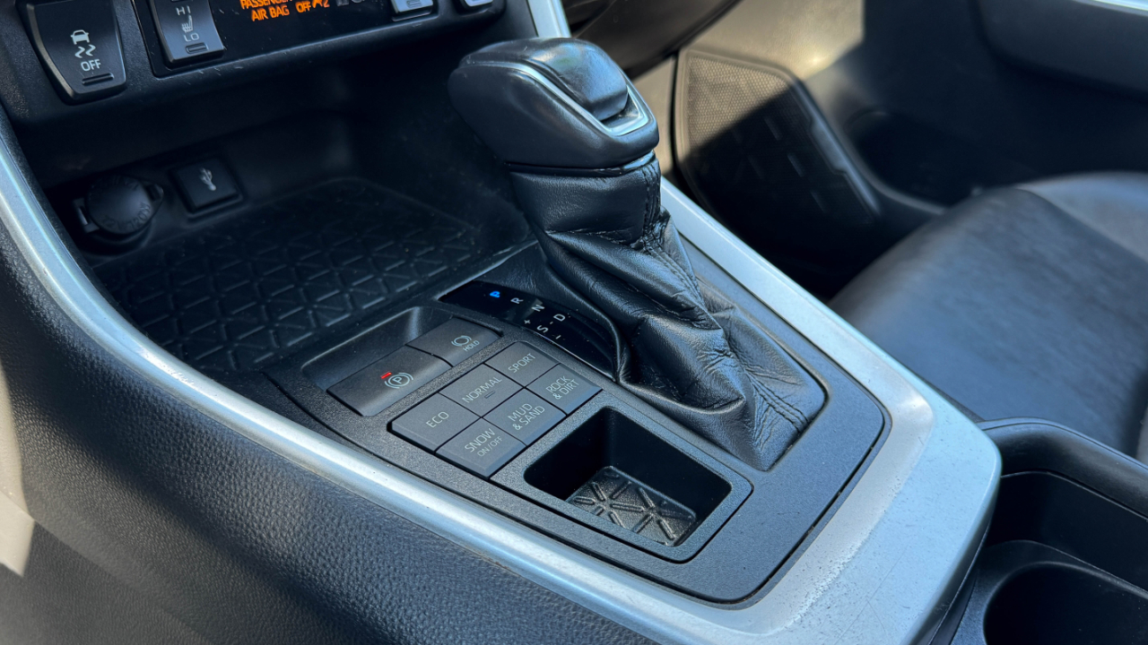 Toyota RAV4 XLE Premium AWD (Natl) 2021