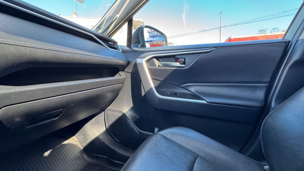 Toyota RAV4 XLE Premium AWD (Natl) 2021