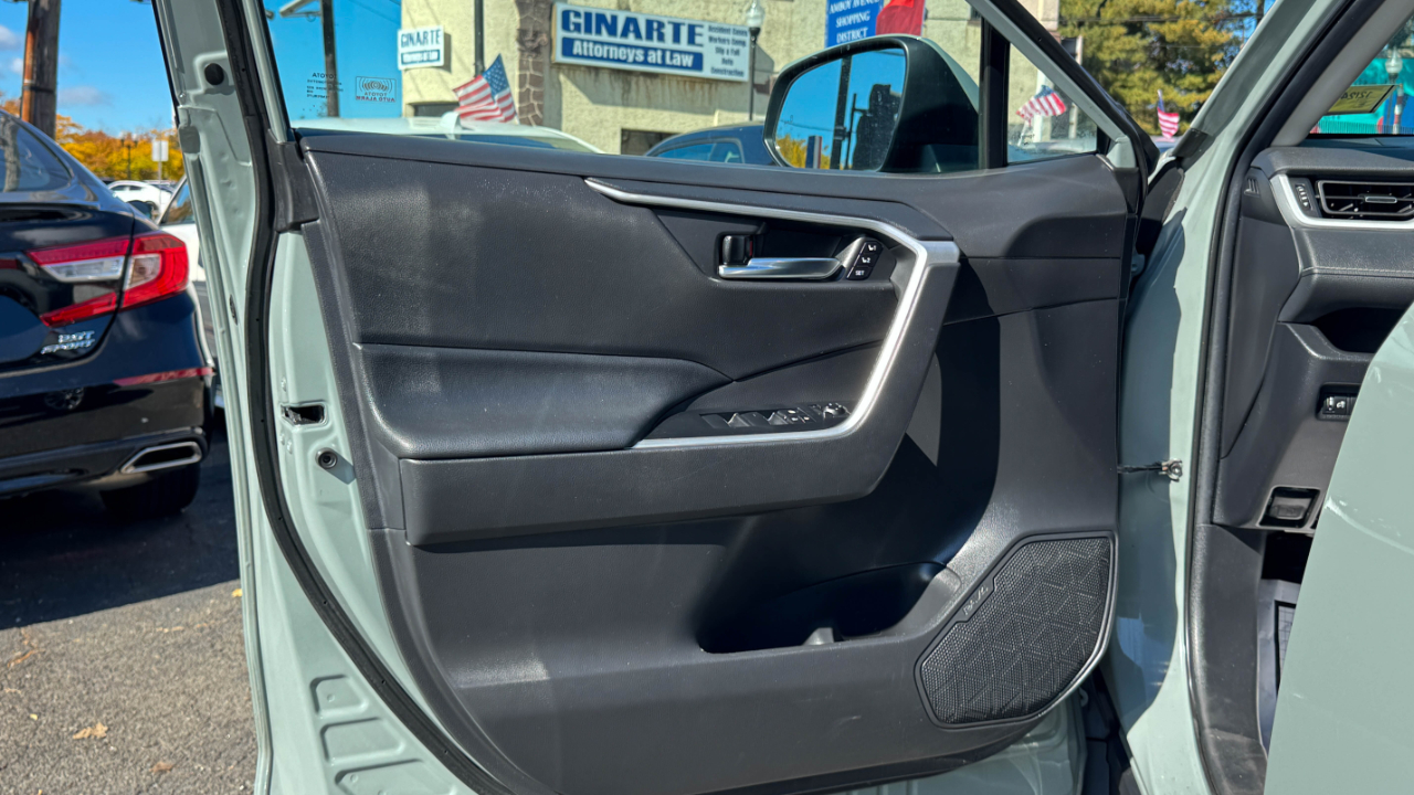 Toyota RAV4 XLE Premium AWD (Natl) 2021