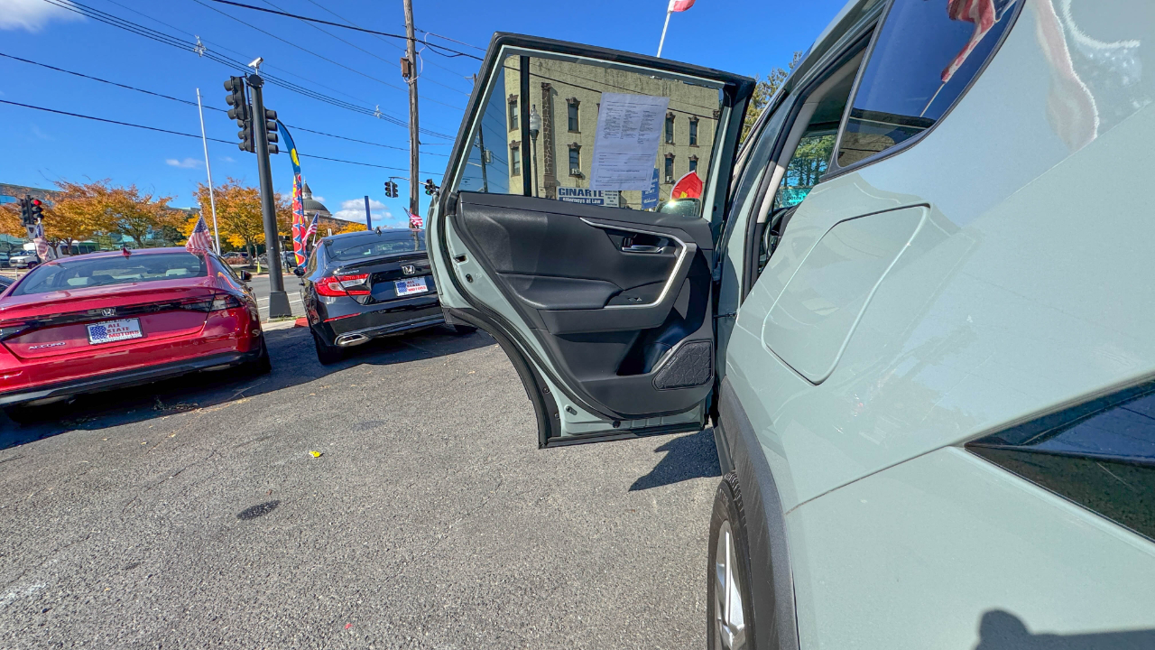Toyota RAV4 XLE Premium AWD (Natl) 2021