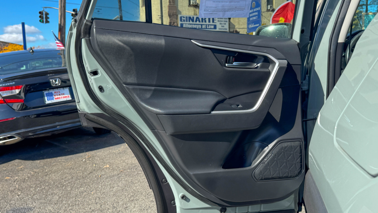 Toyota RAV4 XLE Premium AWD (Natl) 2021