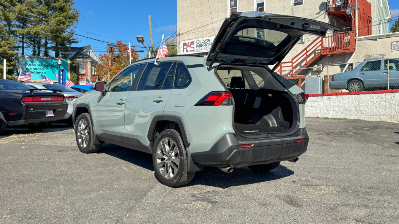 Toyota RAV4 XLE Premium AWD (Natl) 2021