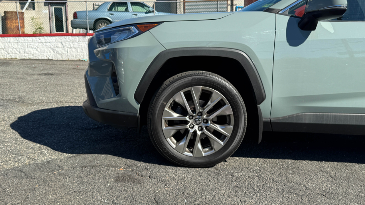 Toyota RAV4 XLE Premium AWD (Natl) 2021