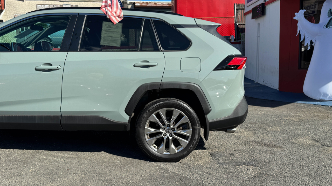 Toyota RAV4 XLE Premium AWD (Natl) 2021