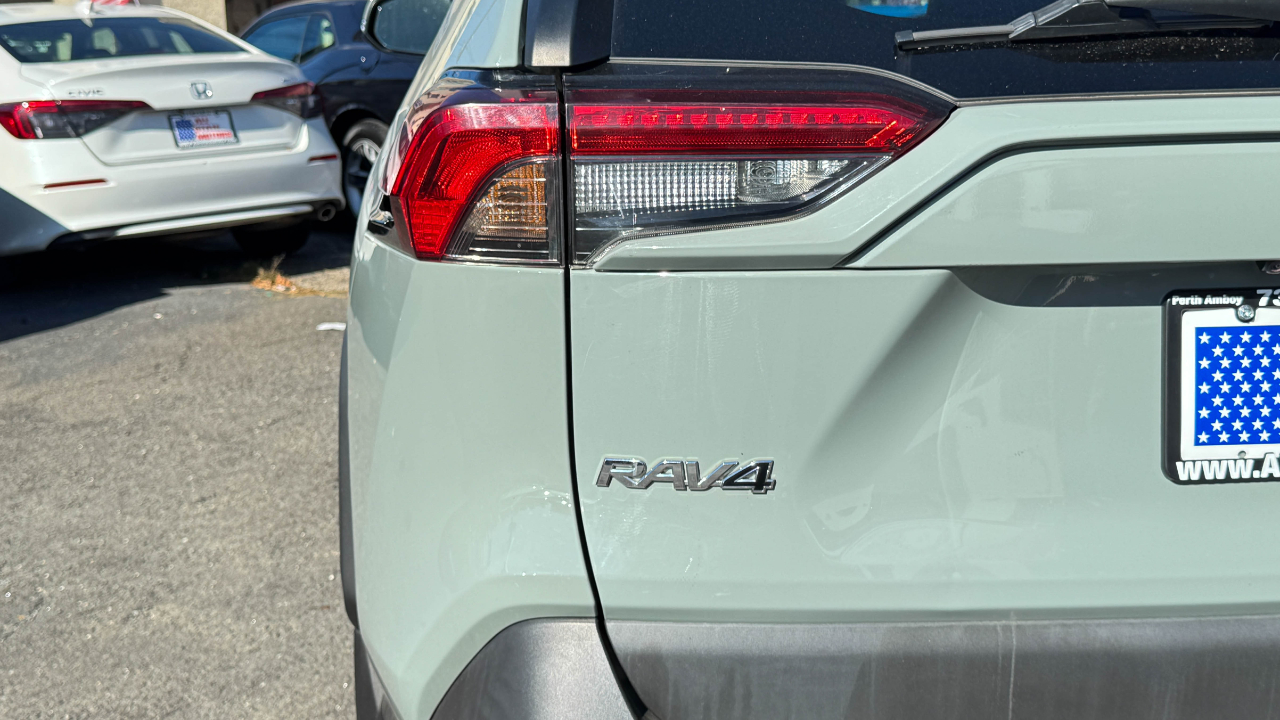 Toyota RAV4 XLE Premium AWD (Natl) 2021