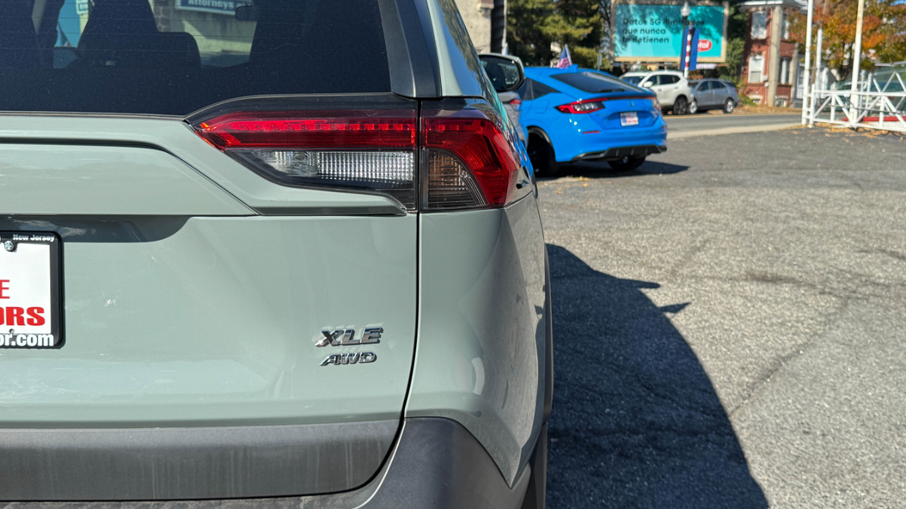 Toyota RAV4 XLE Premium AWD (Natl) 2021