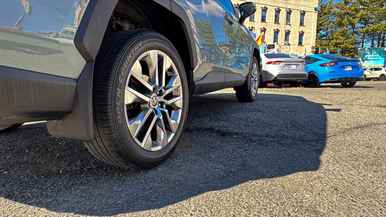 Toyota RAV4 XLE Premium AWD (Natl) 2021