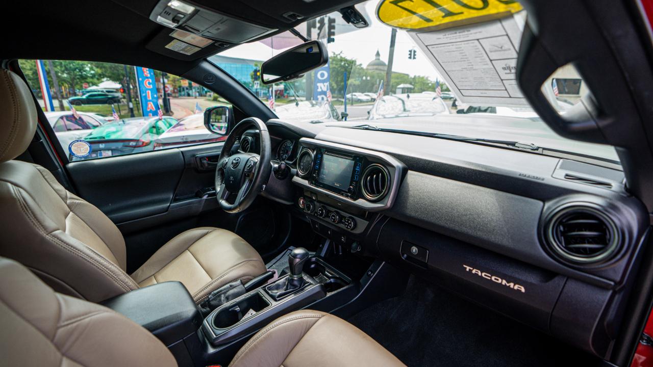 Toyota Tacoma TRD Off Road Double Cab 5' Bed V6 4x4 AT (Natl) 2017