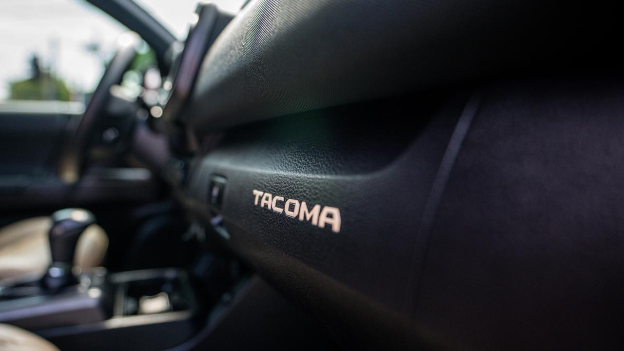 Toyota Tacoma TRD Off Road Double Cab 5' Bed V6 4x4 AT (Natl) 2017