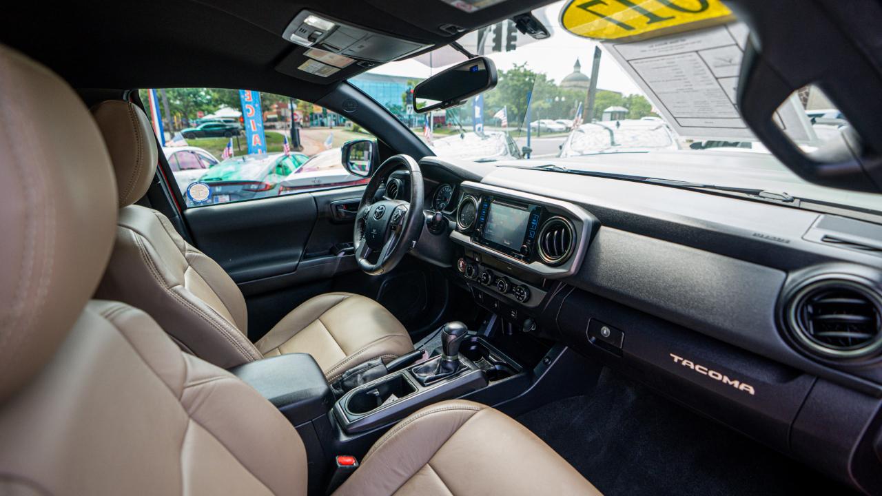 Toyota Tacoma TRD Off Road Double Cab 5' Bed V6 4x4 AT (Natl) 2017