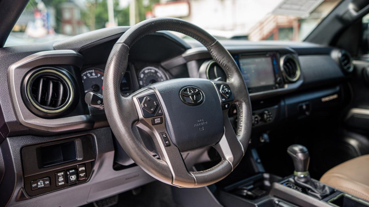 Toyota Tacoma TRD Off Road Double Cab 5' Bed V6 4x4 AT (Natl) 2017