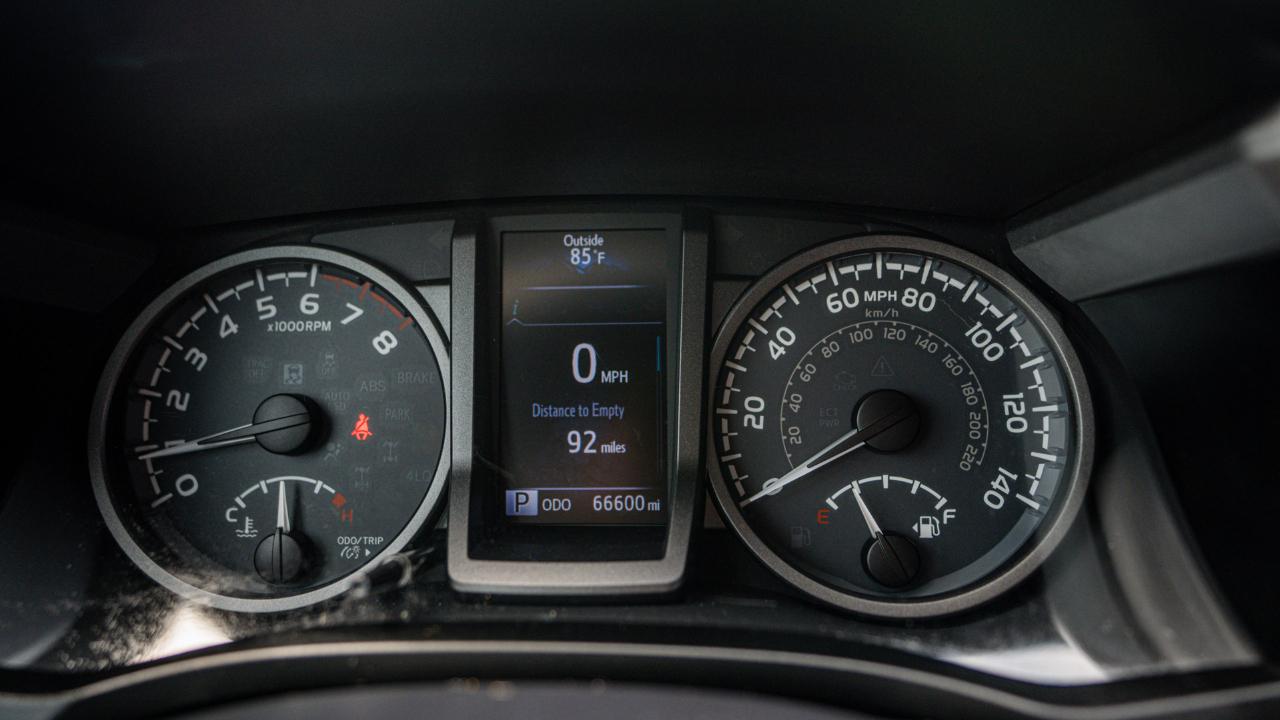 Toyota Tacoma TRD Off Road Double Cab 5' Bed V6 4x4 AT (Natl) 2017