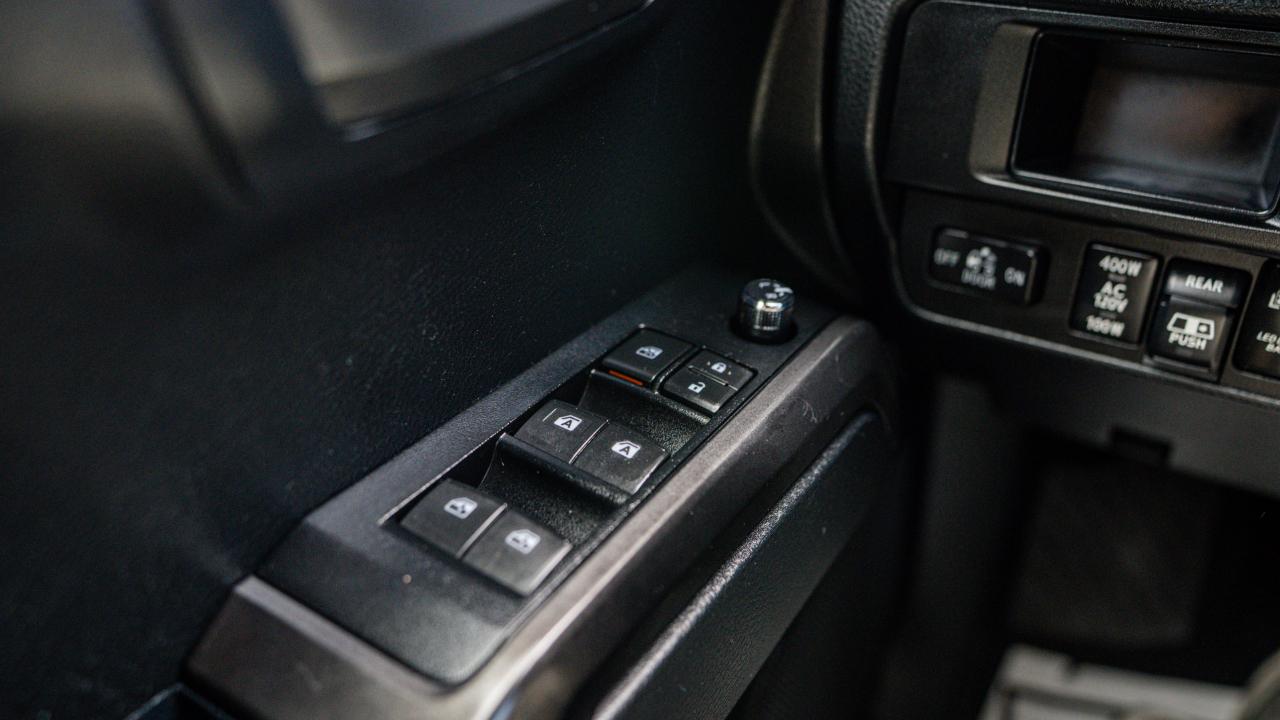 Toyota Tacoma TRD Off Road Double Cab 5' Bed V6 4x4 AT (Natl) 2017