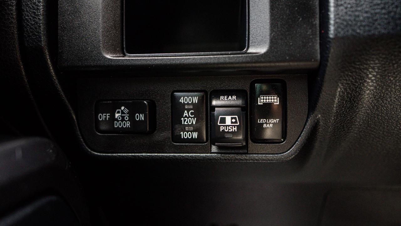 Toyota Tacoma TRD Off Road Double Cab 5' Bed V6 4x4 AT (Natl) 2017