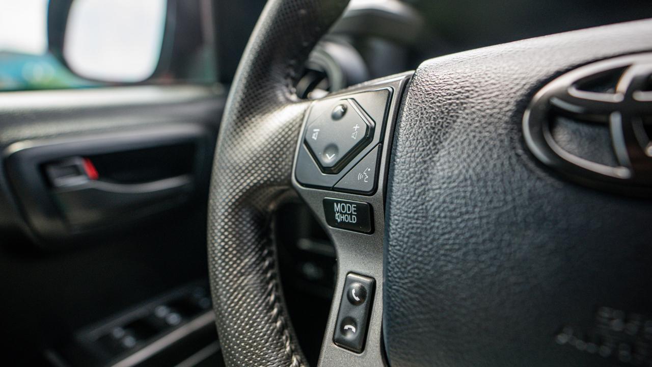 Toyota Tacoma TRD Off Road Double Cab 5' Bed V6 4x4 AT (Natl) 2017