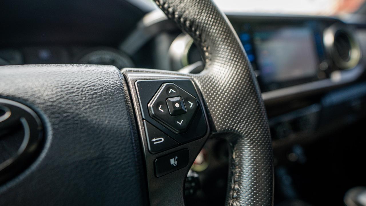 Toyota Tacoma TRD Off Road Double Cab 5' Bed V6 4x4 AT (Natl) 2017