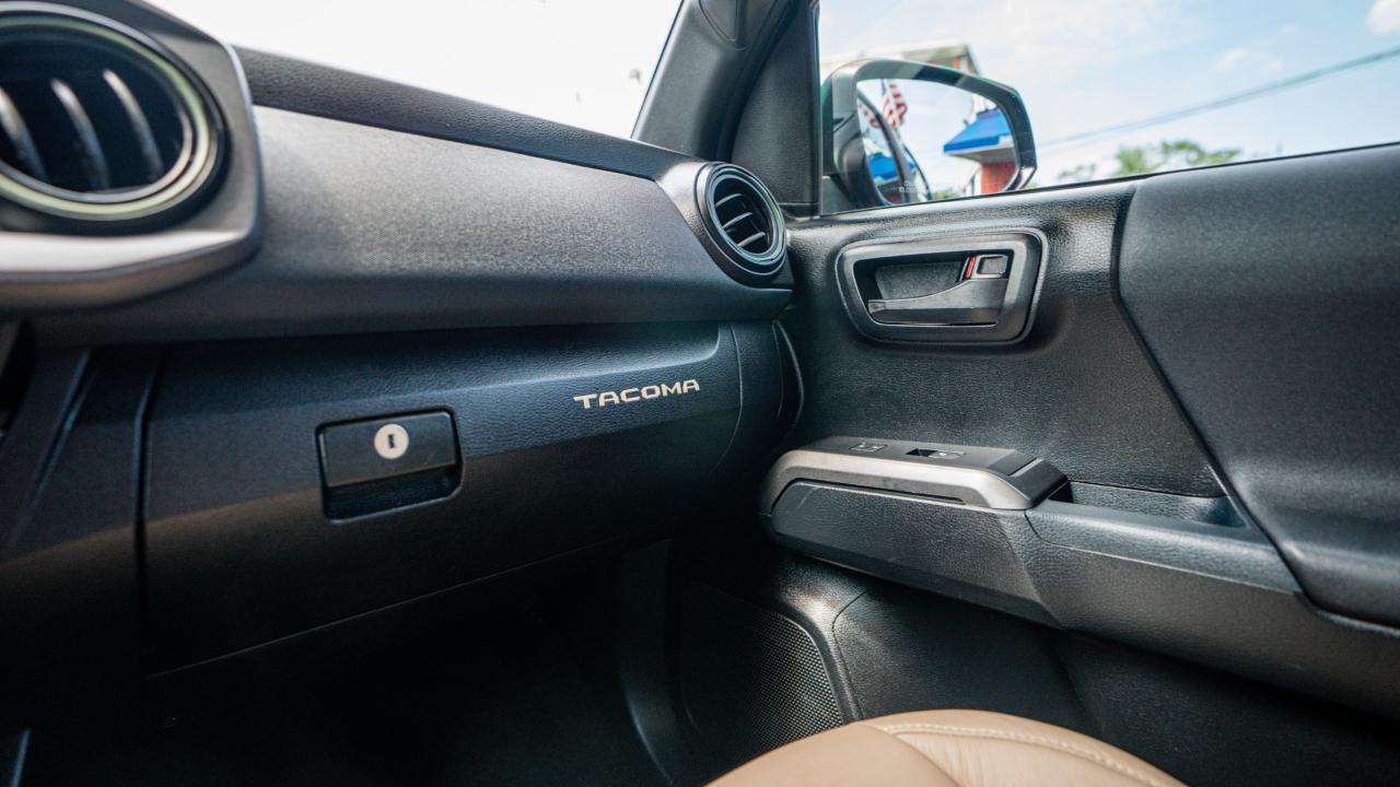 Toyota Tacoma TRD Off Road Double Cab 5' Bed V6 4x4 AT (Natl) 2017