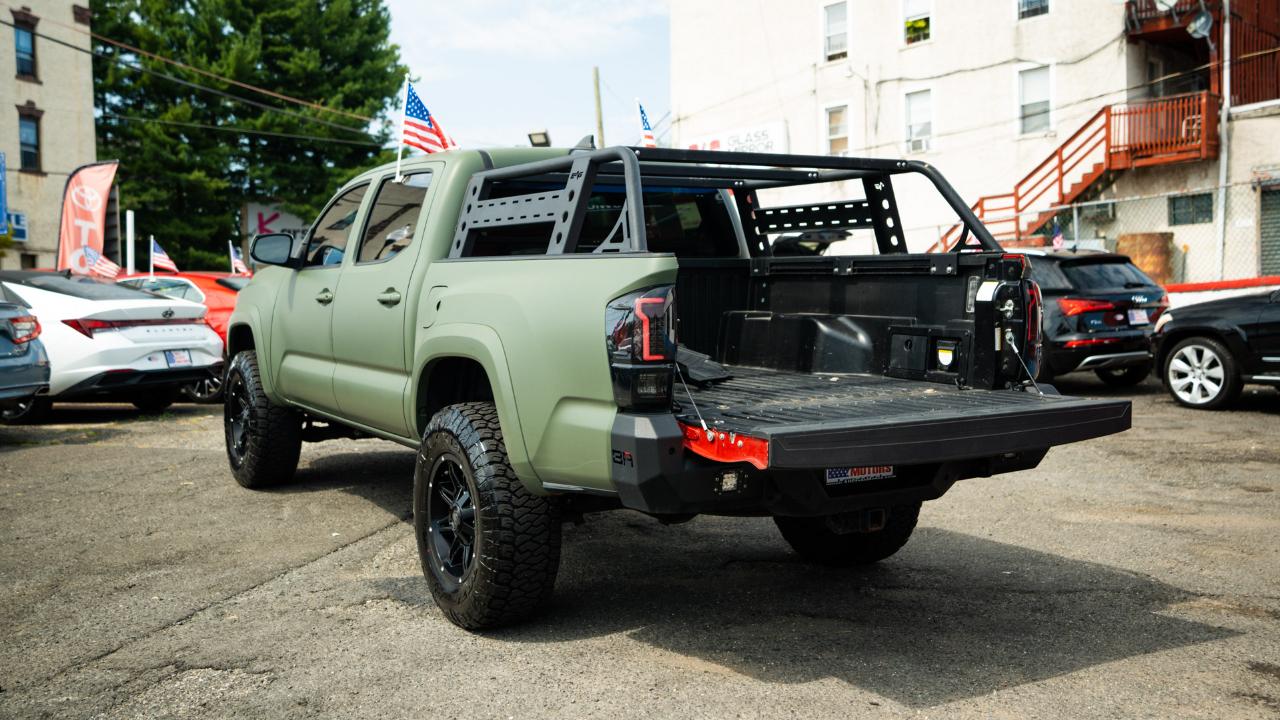 Toyota Tacoma TRD Off Road Double Cab 5' Bed V6 4x4 AT (Natl) 2017