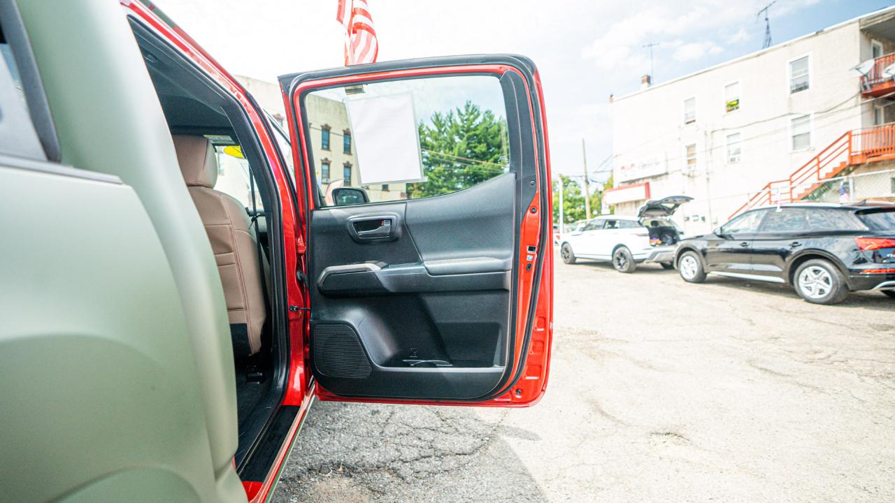 Toyota Tacoma TRD Off Road Double Cab 5' Bed V6 4x4 AT (Natl) 2017