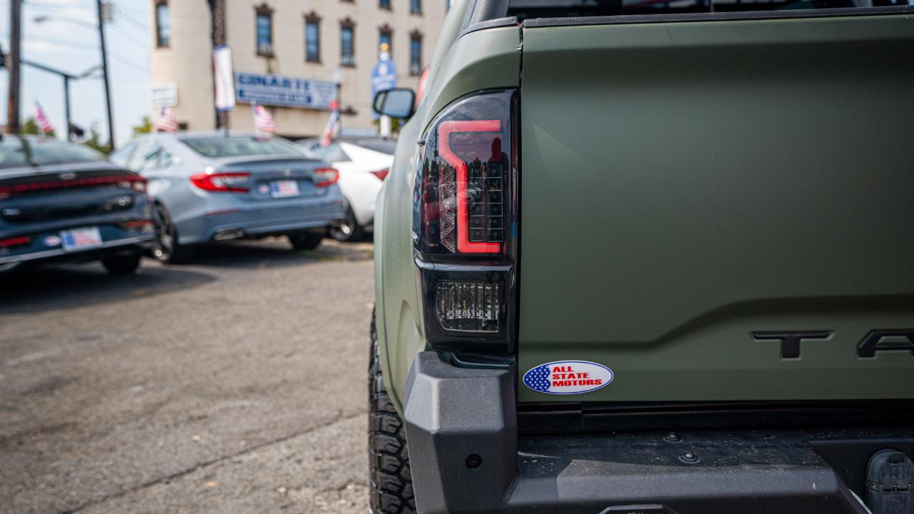 Toyota Tacoma TRD Off Road Double Cab 5' Bed V6 4x4 AT (Natl) 2017