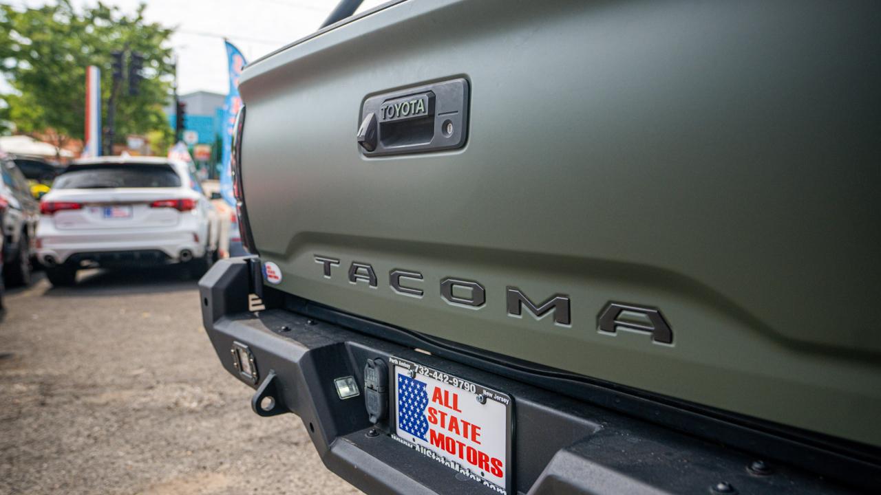 Toyota Tacoma TRD Off Road Double Cab 5' Bed V6 4x4 AT (Natl) 2017