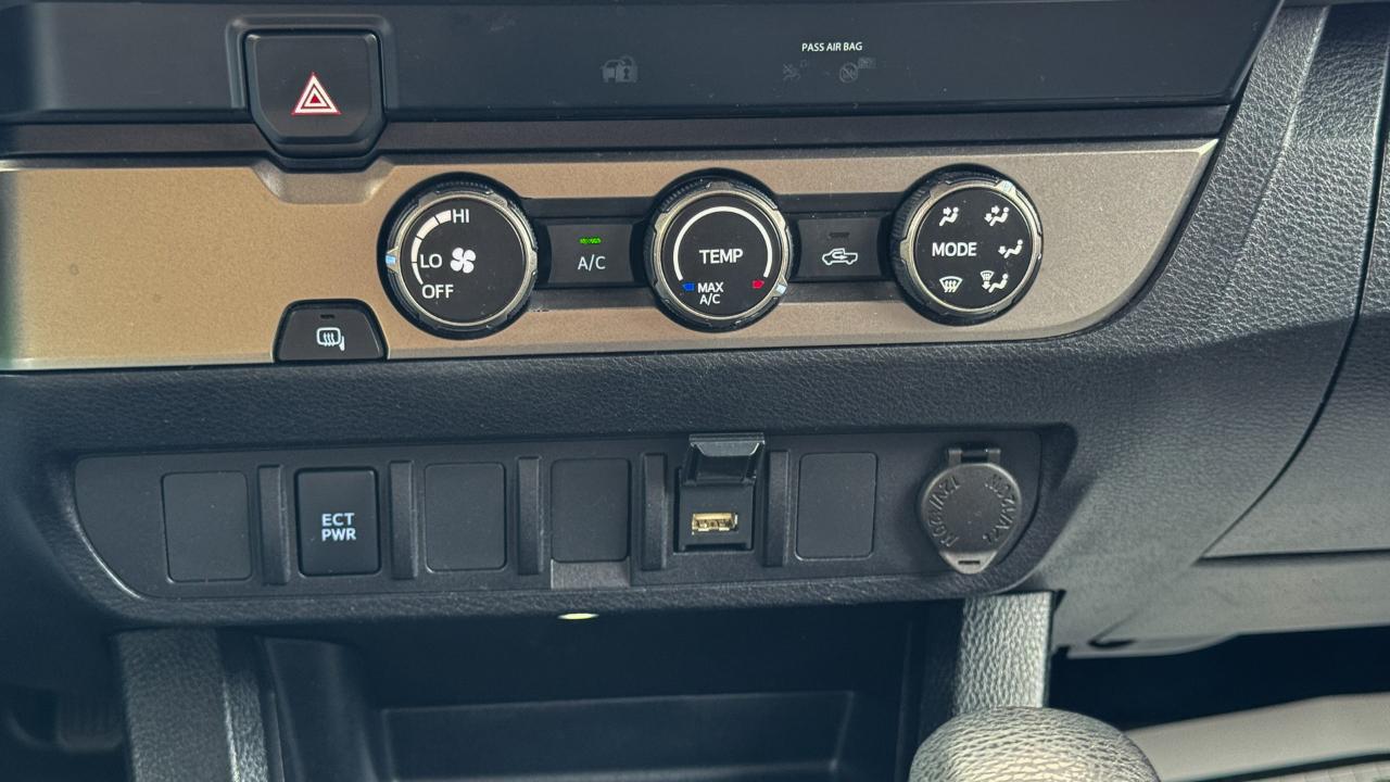 Toyota Tacoma 2WD Double Cab I4 AT SR5 (Natl) 2020