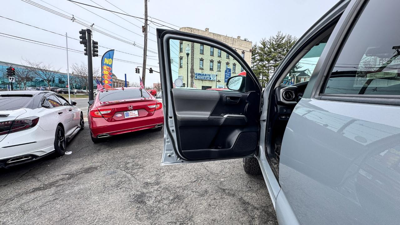 Toyota Tacoma 2WD Double Cab I4 AT SR5 (Natl) 2020