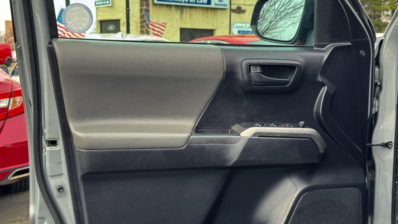 Toyota Tacoma 2WD Double Cab I4 AT SR5 (Natl) 2020