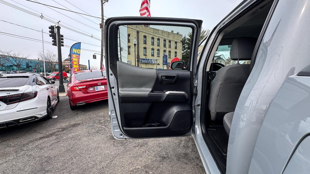 Toyota Tacoma 2WD Double Cab I4 AT SR5 (Natl) 2020