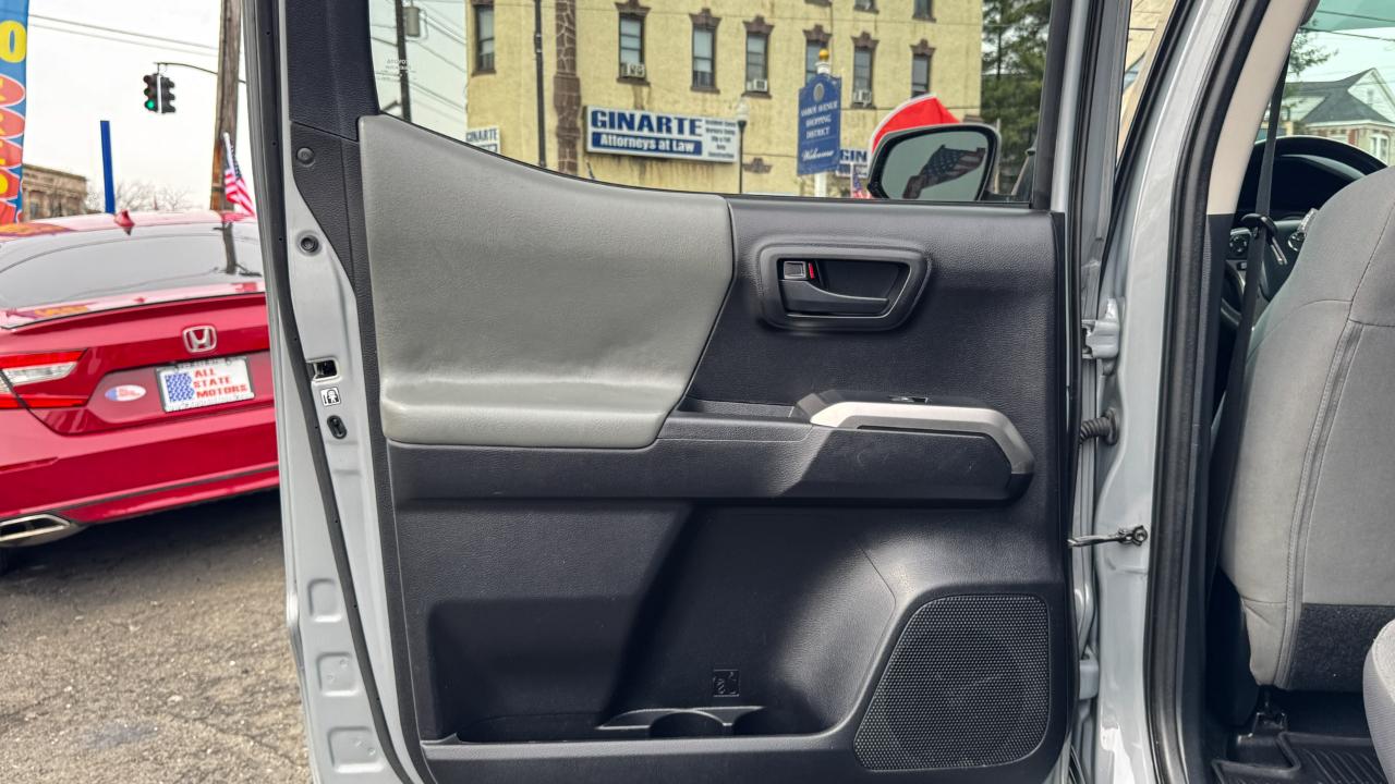 Toyota Tacoma 2WD Double Cab I4 AT SR5 (Natl) 2020