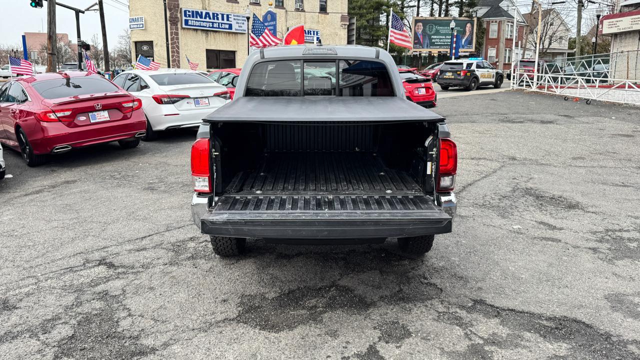 Toyota Tacoma 2WD Double Cab I4 AT SR5 (Natl) 2020