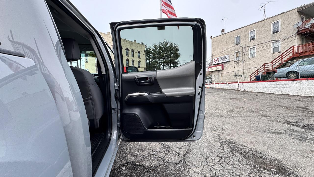 Toyota Tacoma 2WD Double Cab I4 AT SR5 (Natl) 2020