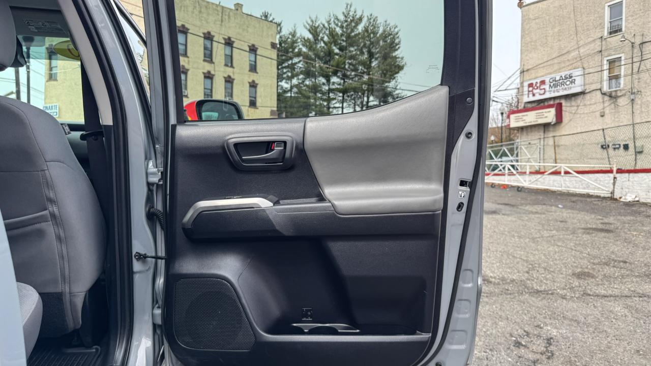 Toyota Tacoma 2WD Double Cab I4 AT SR5 (Natl) 2020