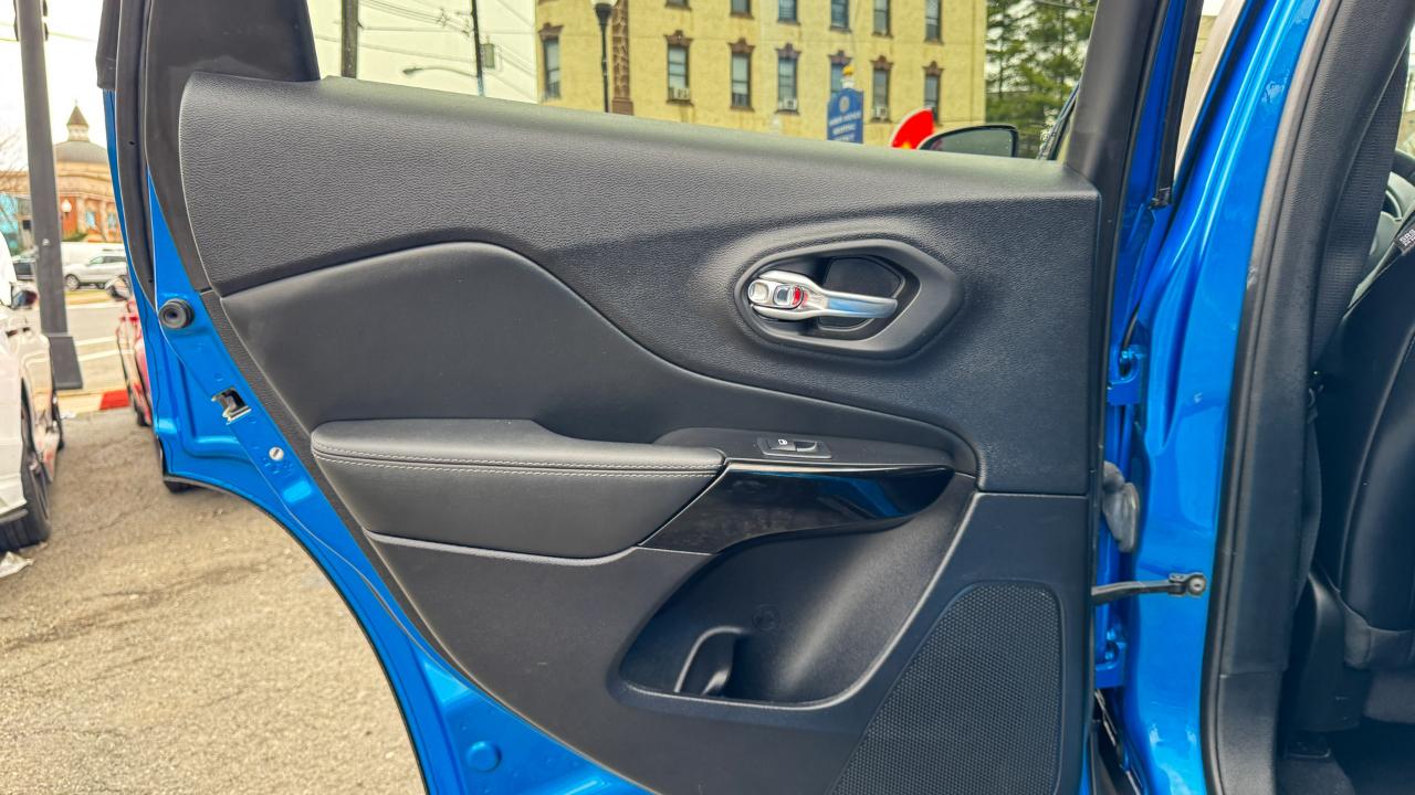 Jeep Cherokee Altitude Lux 4x4 2023