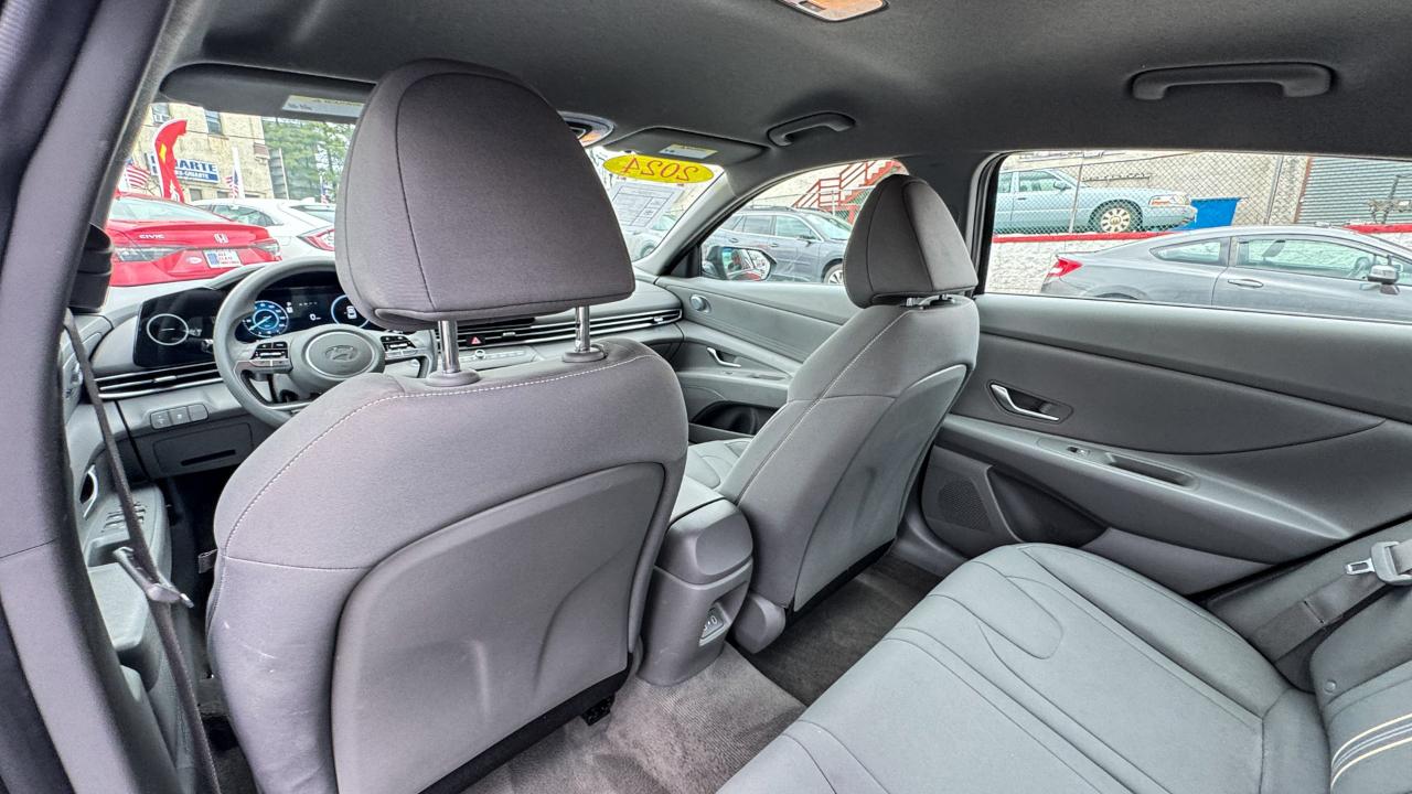 Hyundai Elantra SEL IVT 2024