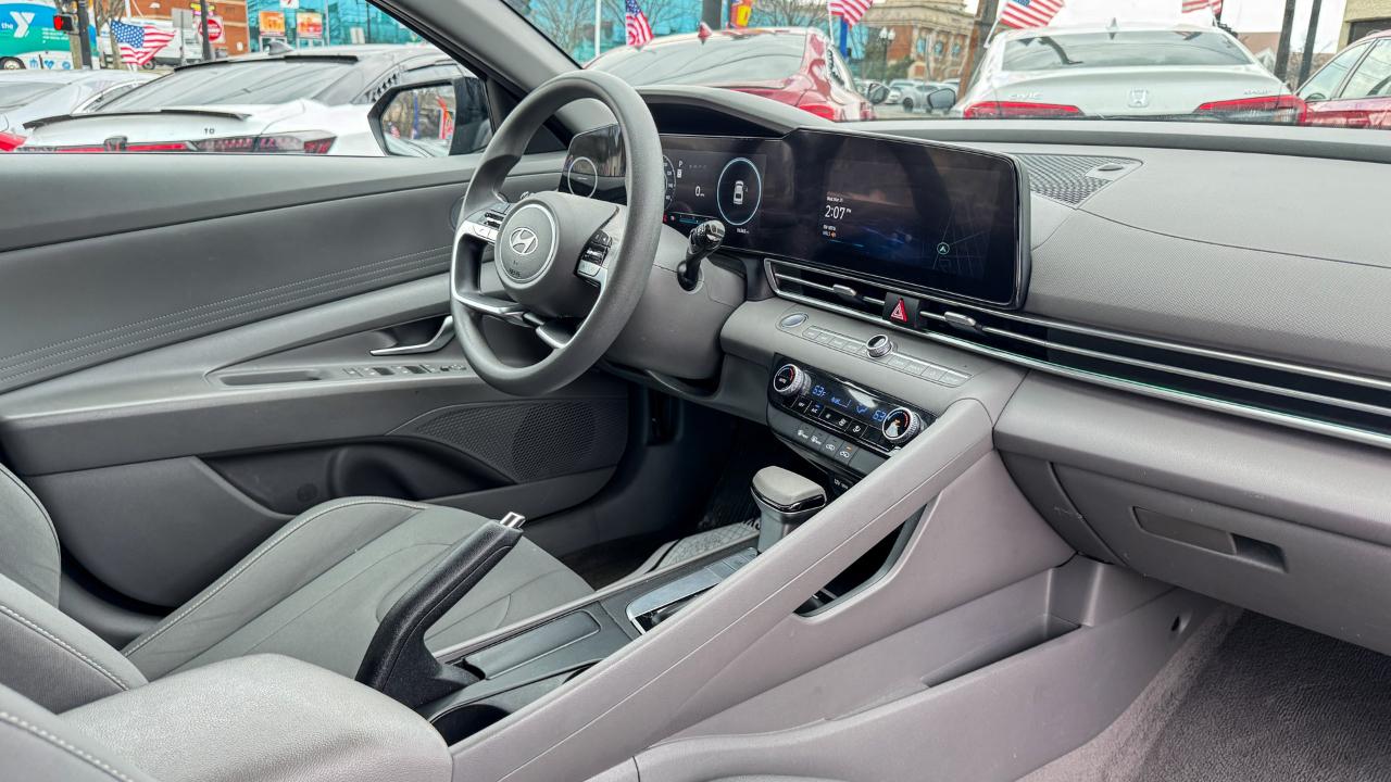 Hyundai Elantra SEL IVT 2024