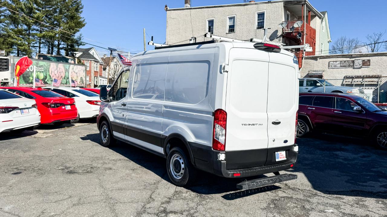 Ford Transit Cargo Van T-250 130" Med Rf 9070 GVWR RWD 2021