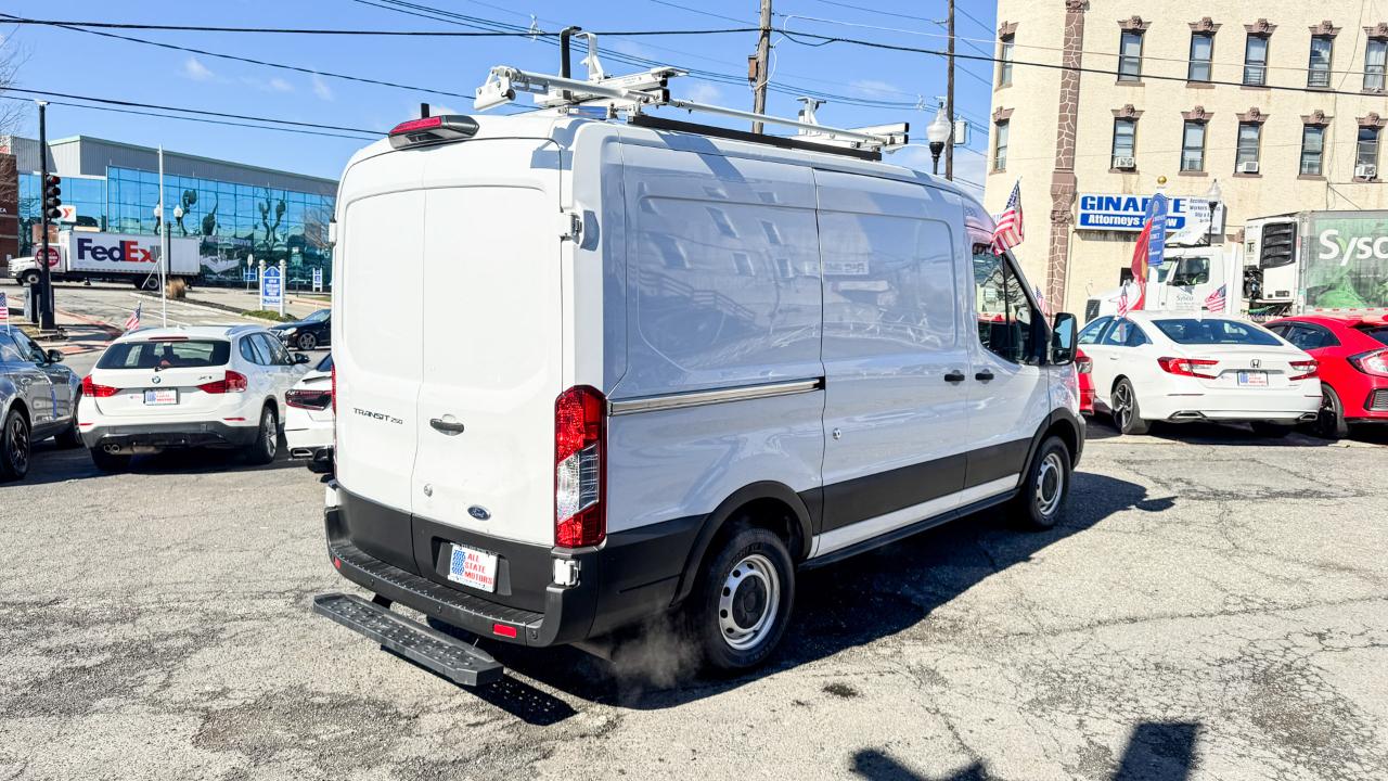 Ford Transit Cargo Van T-250 130" Med Rf 9070 GVWR RWD 2021