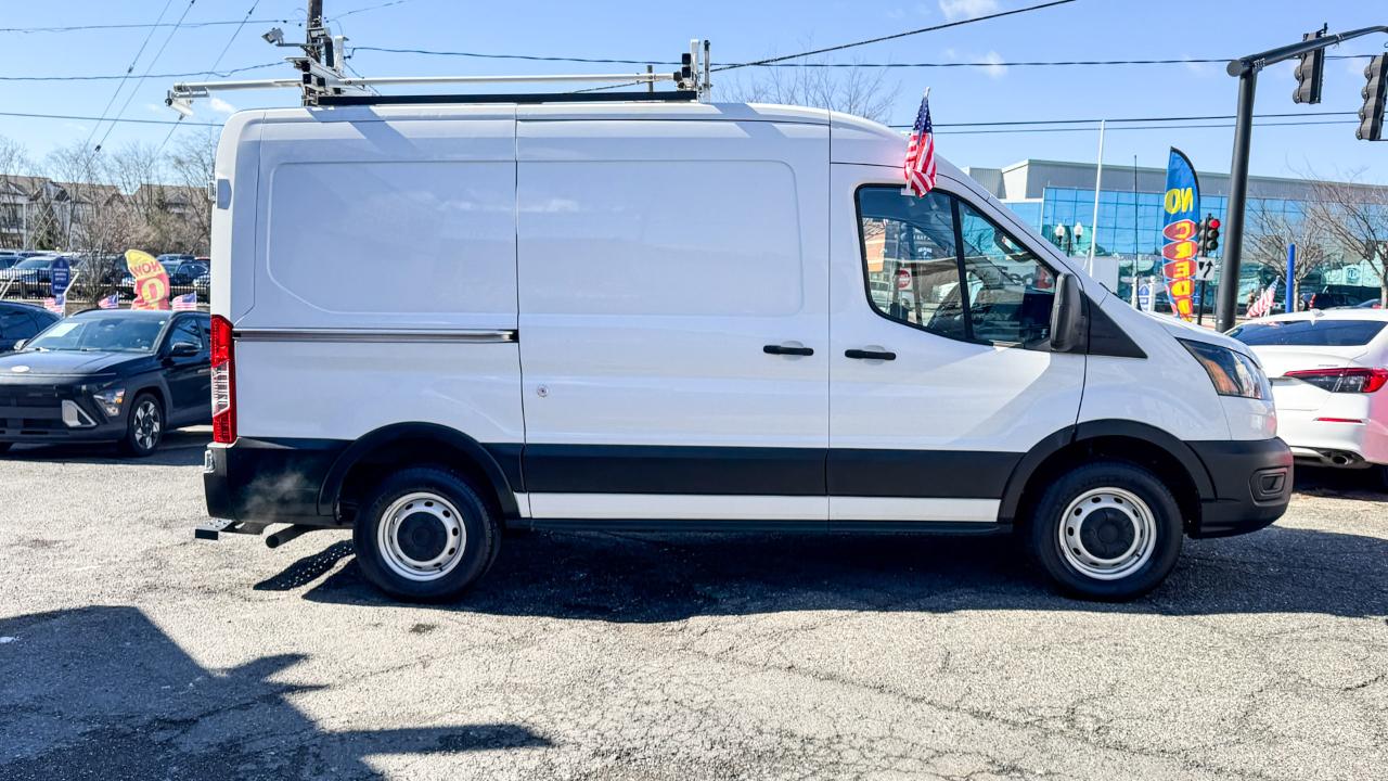 Ford Transit Cargo Van T-250 130" Med Rf 9070 GVWR RWD 2021