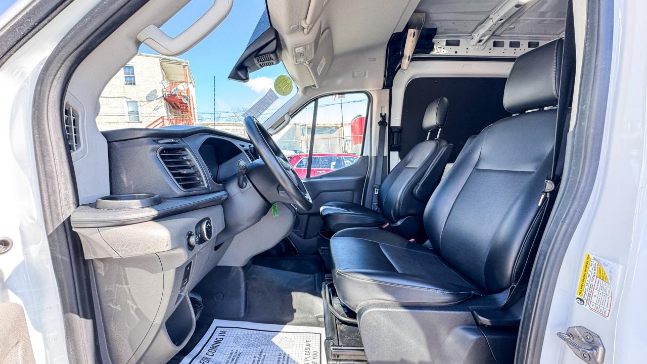 Ford Transit Cargo Van T-250 130" Med Rf 9070 GVWR RWD 2021