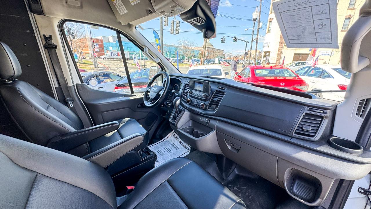 Ford Transit Cargo Van T-250 130" Med Rf 9070 GVWR RWD 2021