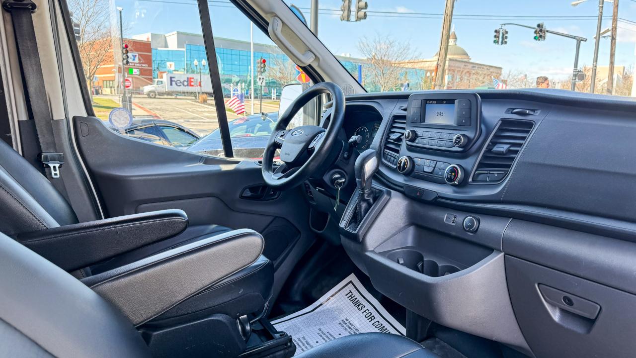 Ford Transit Cargo Van T-250 130" Med Rf 9070 GVWR RWD 2021