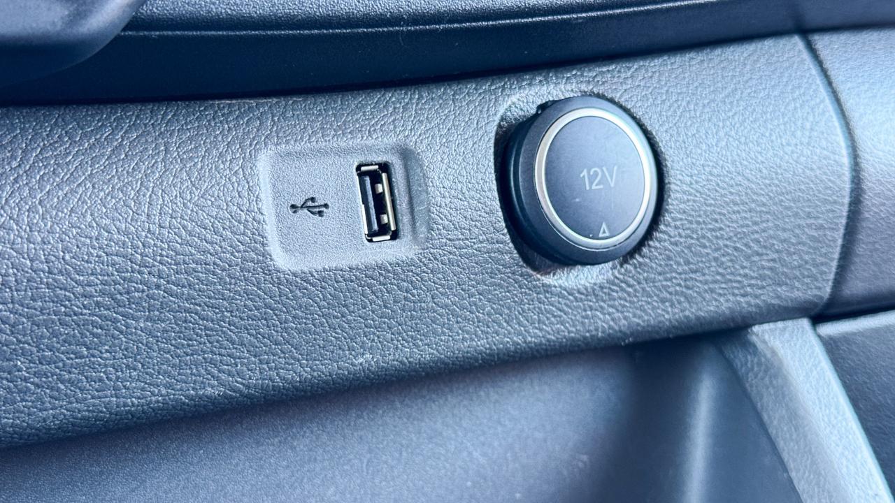 Ford Transit Cargo Van T-250 130" Med Rf 9070 GVWR RWD 2021