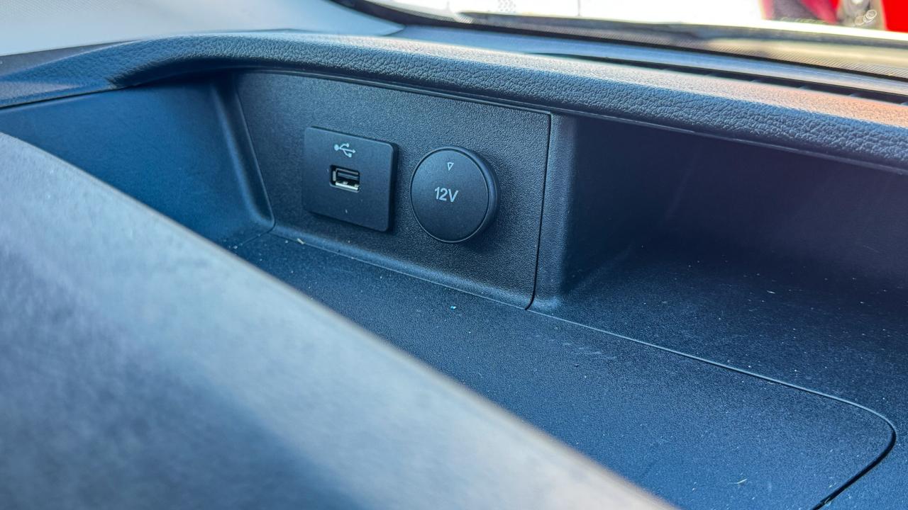 Ford Transit Cargo Van T-250 130" Med Rf 9070 GVWR RWD 2021