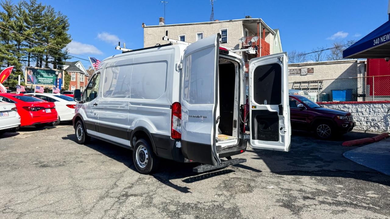 Ford Transit Cargo Van T-250 130" Med Rf 9070 GVWR RWD 2021