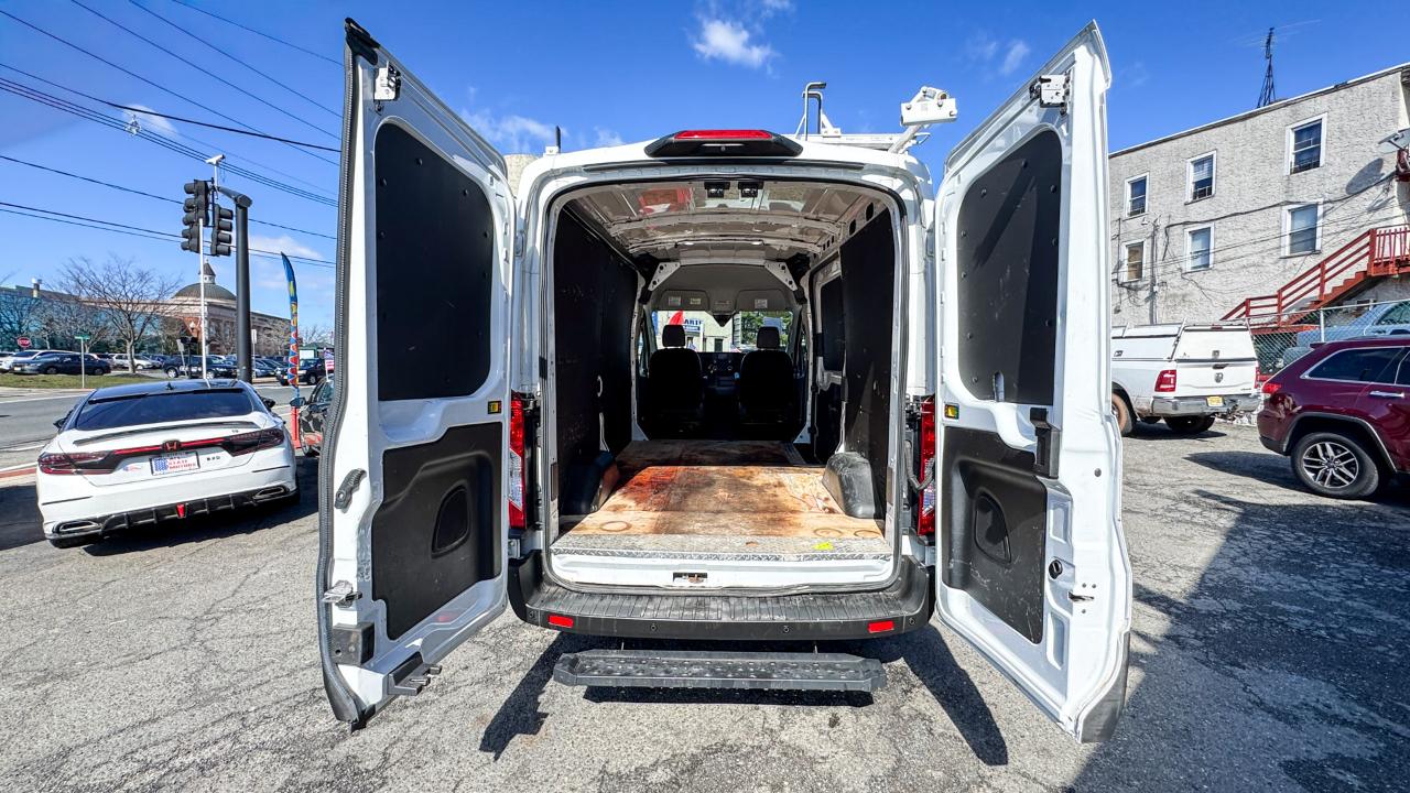 Ford Transit Cargo Van T-250 130" Med Rf 9070 GVWR RWD 2021