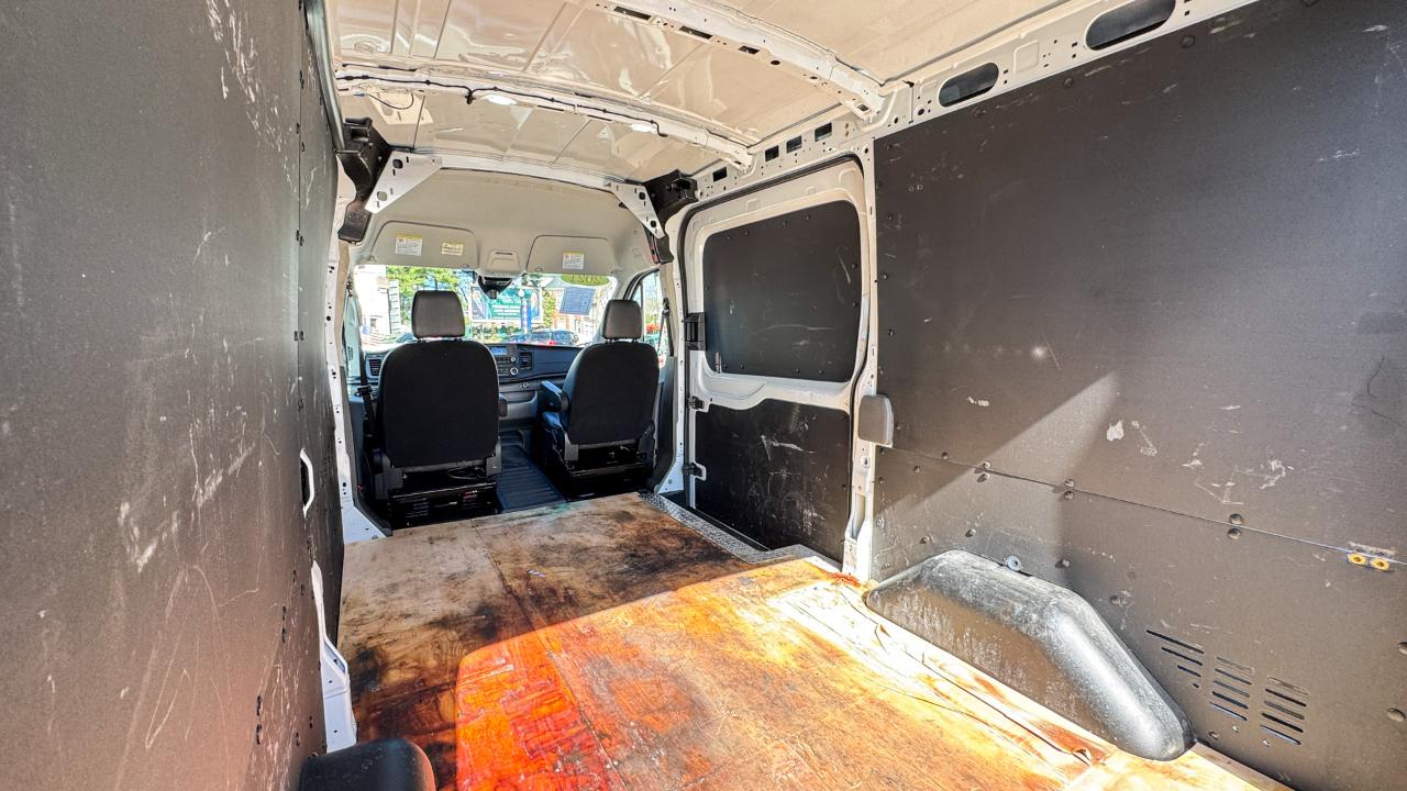 Ford Transit Cargo Van T-250 130" Med Rf 9070 GVWR RWD 2021